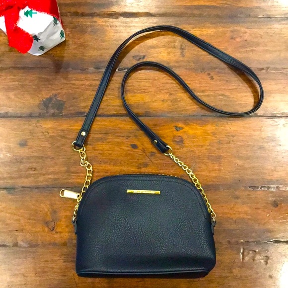 Steve Madden Handbags - ❤️ Steve Madden Dome Crossbody Bag 🎄